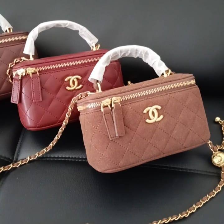 Chanel
96 dhs🇦🇪

with box
🎁🎁🎁

18cm

Zain26
♥️♥️♥️