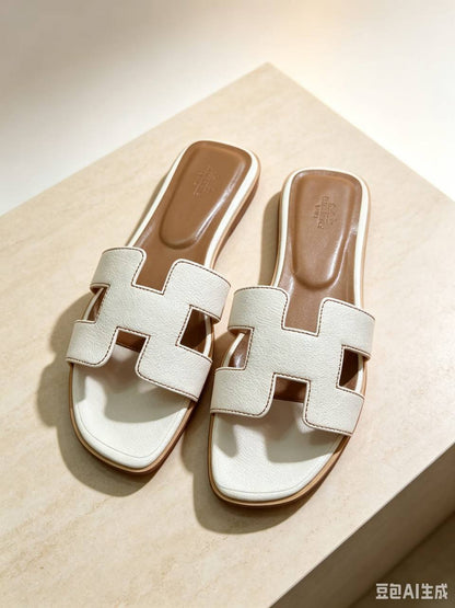 NEW CAME🥰
HERMES SLIPPER
GOOD QUALITY
90 dhs🇦🇪🇦🇪
SIZE: 36 TO 41

Zain40
♥️♥️♥️