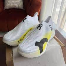 On Cloudboom white yellow 
NEW ARRIVALS 🤩
40-45 AVAILABLE 😇
190 dhs🇦🇪🇦🇪

Zain242
♥️♥️♥️