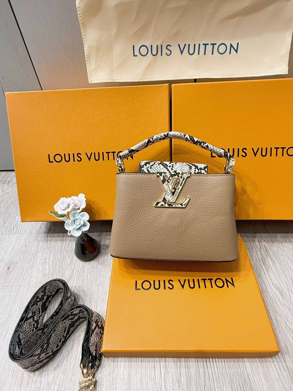 LV
100 dhs✅
High-quality with box

Zain35
♥️♥️♥️