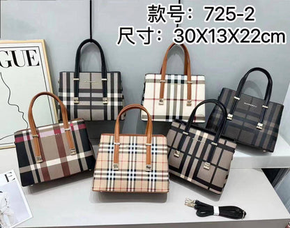 Burberry 
Good Quality 
100 dhs🪙💕

Zain250
♥️♥️♥️