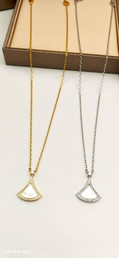 Messika necklace 

70 dhs🇦🇪🇦🇪

Zain122
♥️♥️♥️