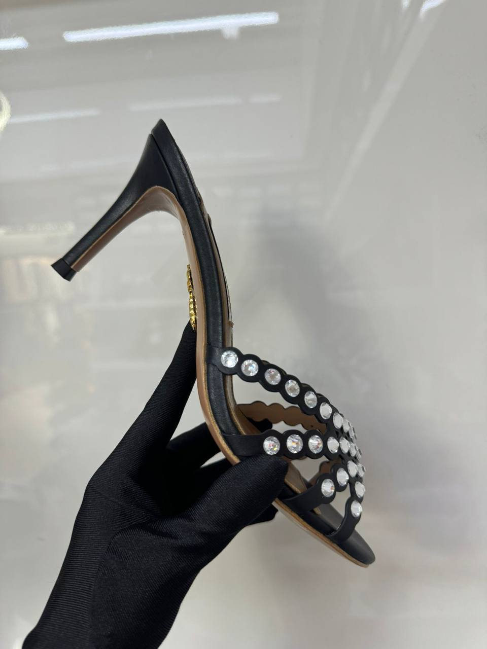 AQUAZZURA
*master quality*🥳
*size: 36 to 42*👠
350 dhs🪙🌨️

Zain119
♥️♥️♥️