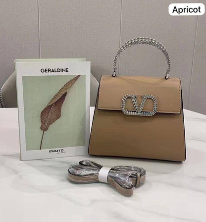 🎊Big Offer 🎉
💎Valentino V Sling
1⃣️First quality 
Size : 26 *19 cm
Offer price 
75 dhs🪙🌺
with box 🎁

Limit Stock

Zain115
♥️♥️♥️