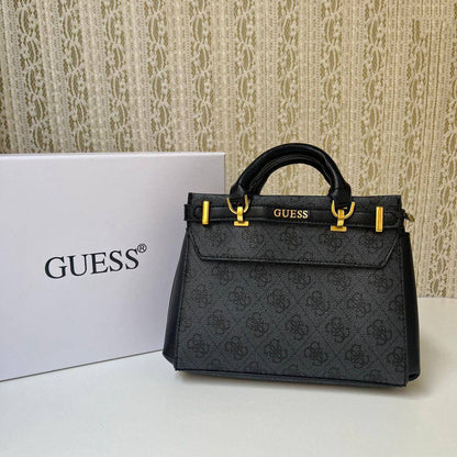 💗 Guess Handbag
1️⃣ First Quality ＋🎁
Size : 23.5 * 17 * 6  cm
90 dhs🌺
with box🎁

Zain115
♥️♥️♥️