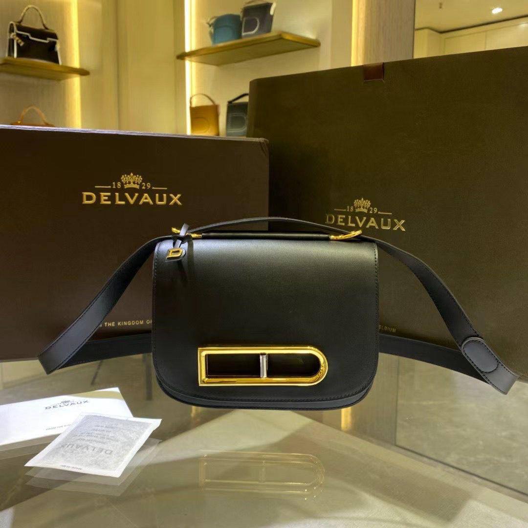 Delvaux 
Small Lingot shoulder bag in Olen calf leather❤️🥀

For Price 👇 WhatsApp✅
0568585901 
0507557372
0552275751 Owner Zain 👌

Zain71
♥️♥️♥️