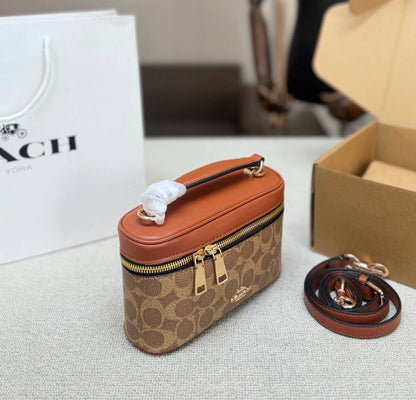 COACH NEW CAME HIGH QUALITY WITH BOX  
110 dhs🇦🇪🇦🇪

Zain295
♥️♥️♥️