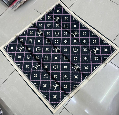 Silk square scarf 
40 dhs🪙💚

Zain93
♥️♥️♥️