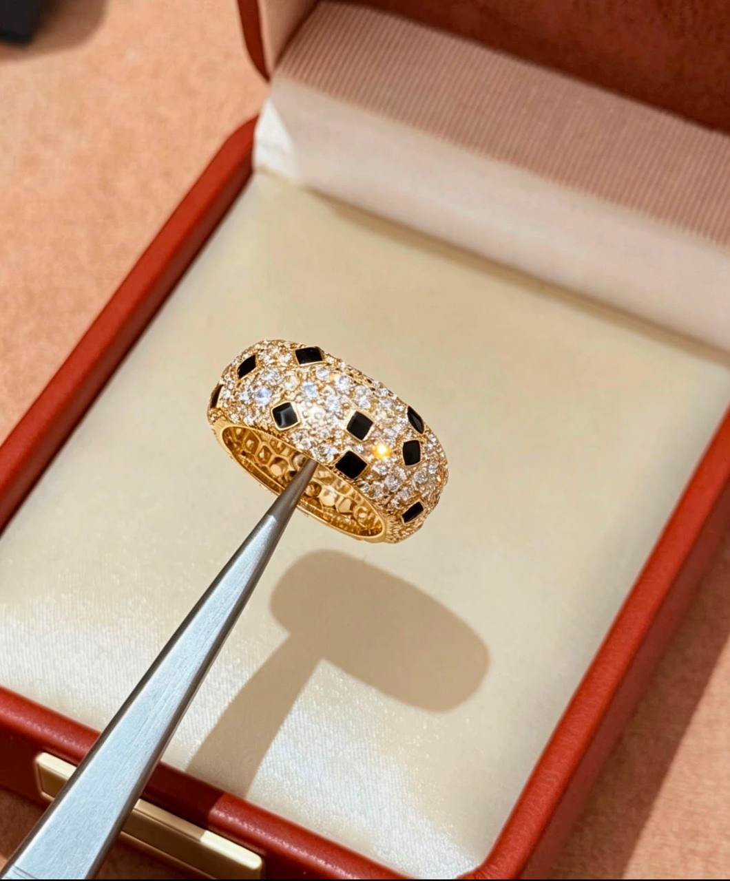 Cartier ❤️‍🔥
Ring 💍 available size👇
6,7,8
Master quality 💯
With normal boxes 🗃️ 
80 DHS🇦🇪🇦🇪
With master box 📦 
110DHS🇦🇪🇦🇪

Zain216
♥️♥️♥️