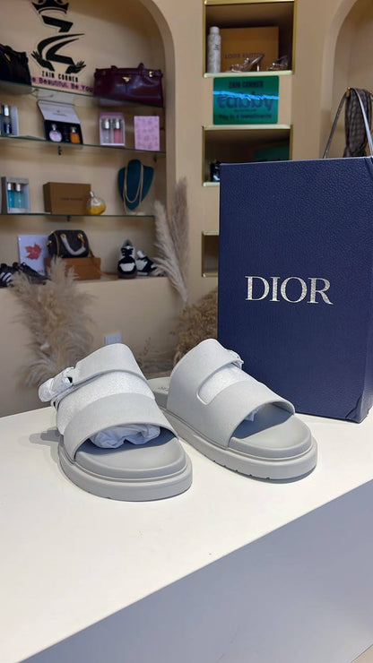 Dior Mens Slipper
Size:39 to 45
120 dhs✅

Zain241
♥️♥️♥️