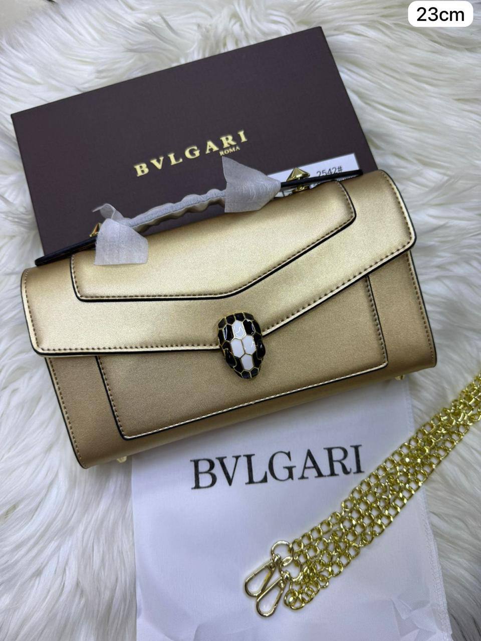 🌟 Bvlgari Forever hot design ❤️‍🔥
1️⃣ First quality +🎁
Size : 23 * 14 cm
90 dhs🌺

with box🎁🎁🎁

Zain115
♥️♥️♥️