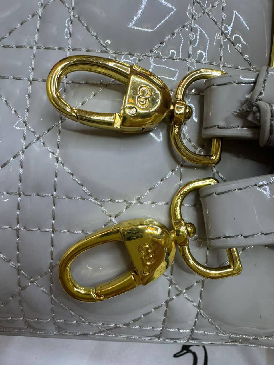 🌟 Lady  Dior 
1️⃣ First Quality +🎁
Size: 20 * 8 * 17 cm
105 dhs🪙🌨️
with Box🎁

Zain115
♥️♥️♥️
