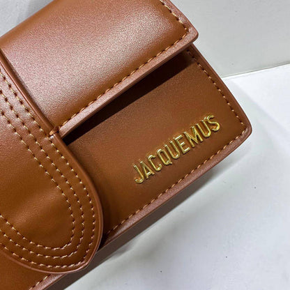 JACQUEMUS 
NEW CAME 

WITH BOX  🎁🎁🎁

105 dhs💓
*Size 20cm*

Zain39
♥️♥️♥️