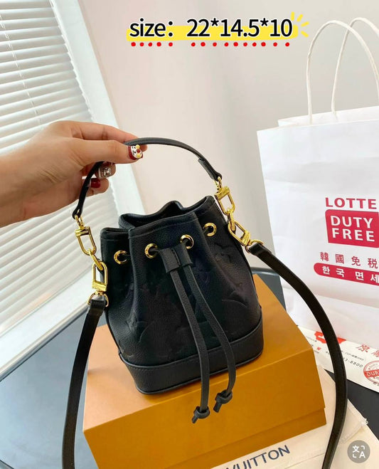 LV
✨✨NEW ✨✨
90 dhs🪙💚

with box.
🎁🎁🎁

Zain38
♥️♥️♥️