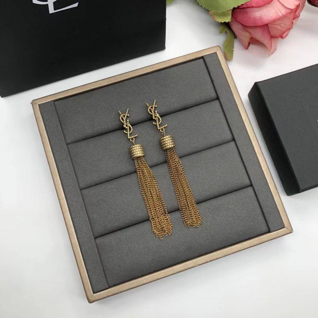 YSL 🦋*
Earring 🔥
Master quality 💯
Offer 🤯
With normal boxes 🗃️ 
And paper bag 🛍️
45 dhs🪙🌨️

Zain216
♥️♥️♥️