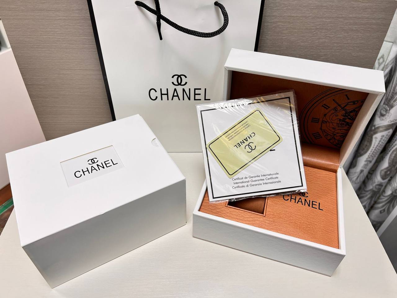 Watches Boxes
Master Box + Paper bag & Card
🎁🎁🎁

50 dhs🪙🌨️

Zain85
♥️♥️♥️