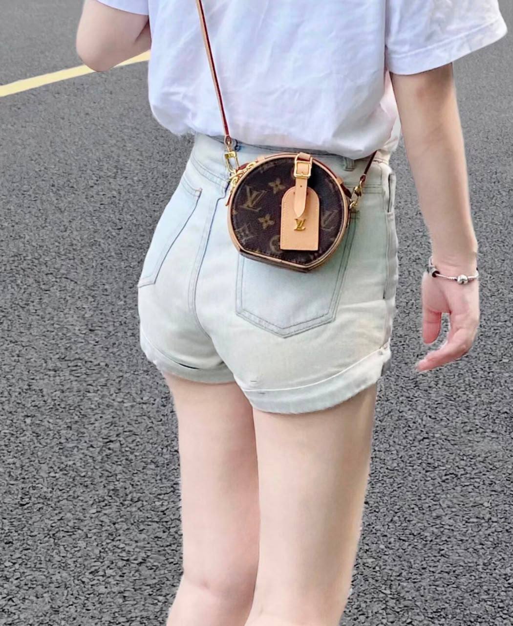 LV
100 dhs💓
size：mini
Good-quality with box

Zain35
♥️♥️♥️