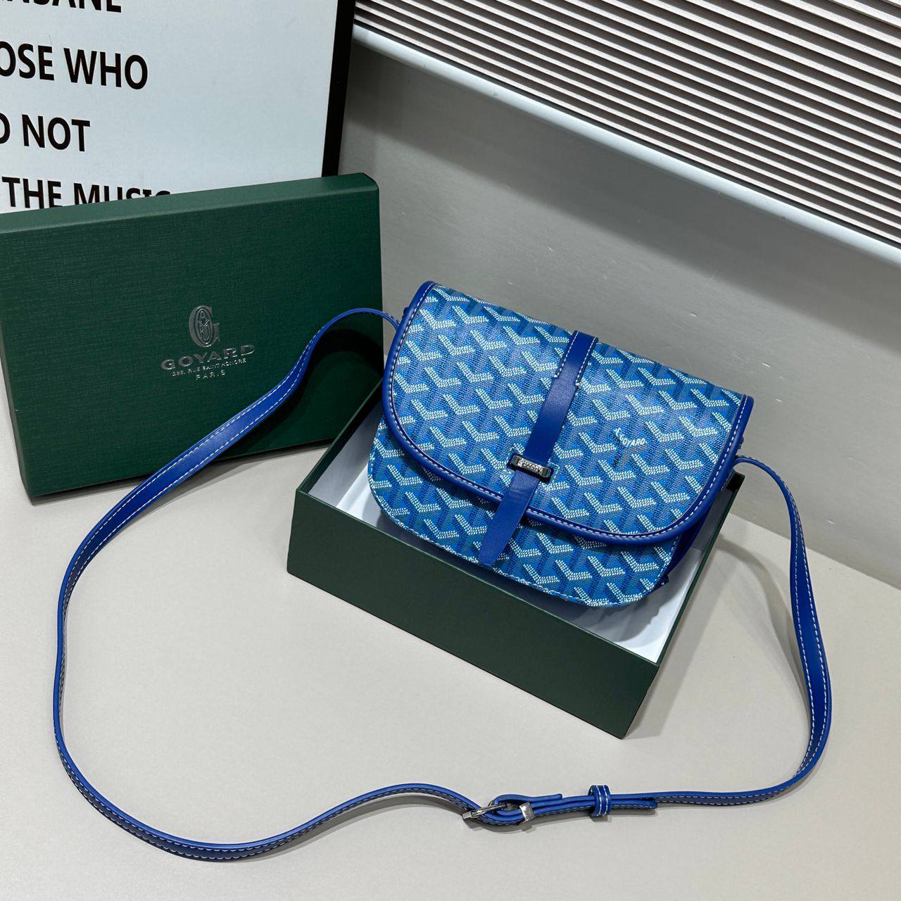 Goyard 

95 dhs💓

with box🎁🎁🎁

size 22×7×16cm

Zain42
♥️♥️♥️
