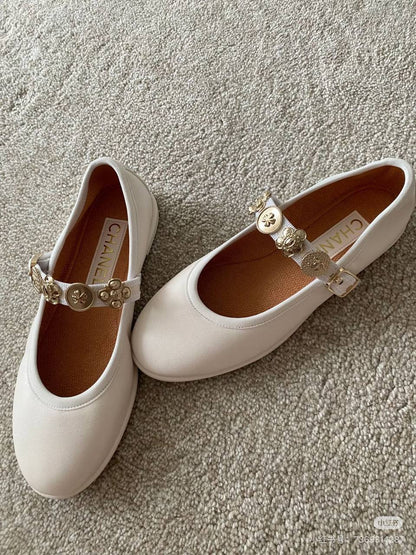 Chanel 
Size 36-41，
130 dhs💓

Zain145
♥️♥️♥️
