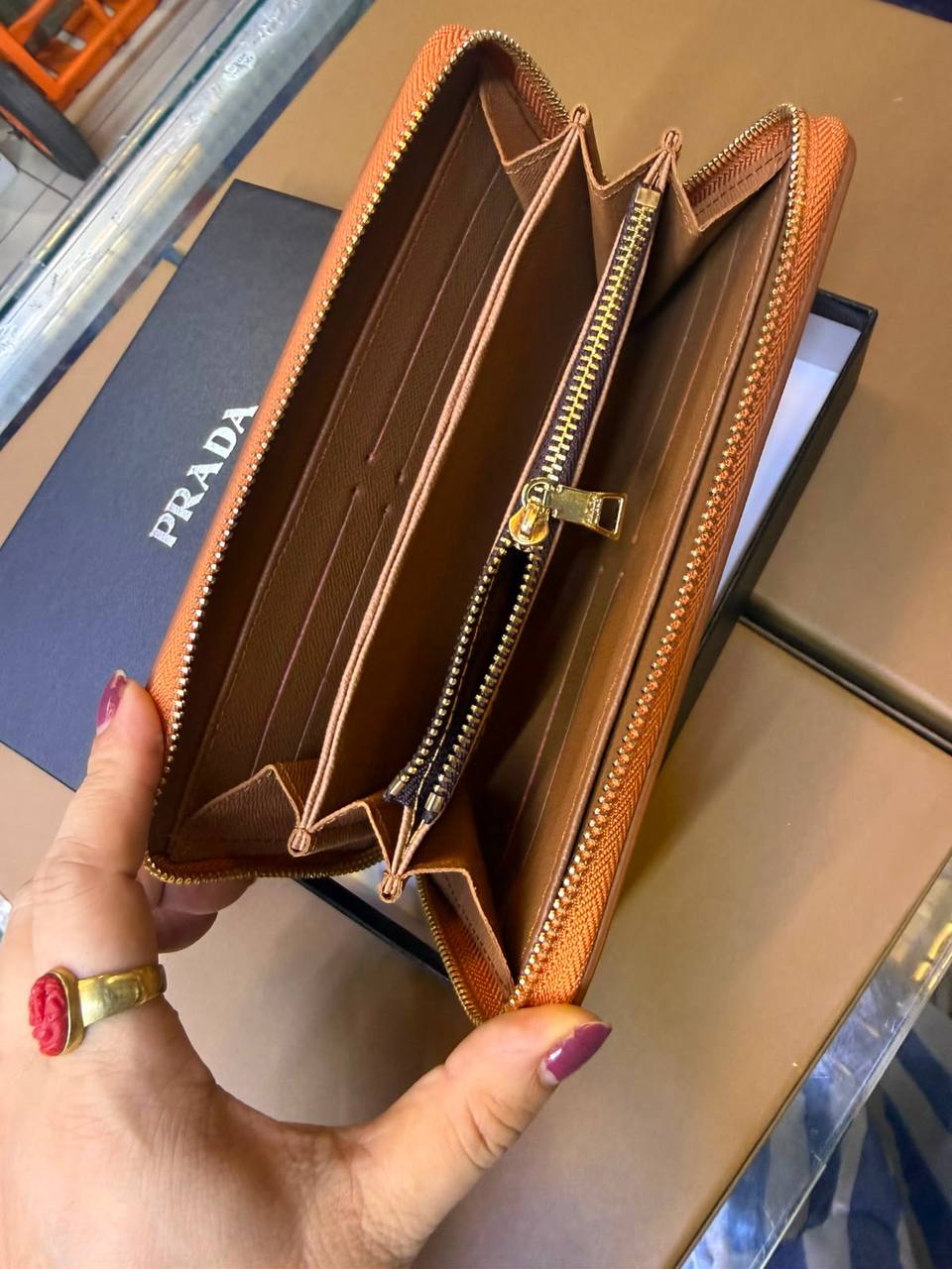 Wallets
With box
35 dhs🇦🇪🇦🇪
Good quality 👍

Zain93
♥️♥️♥️