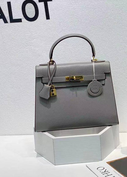 Hermes
120 dhs✅
size：28cm

Zain161
♥️♥️♥️