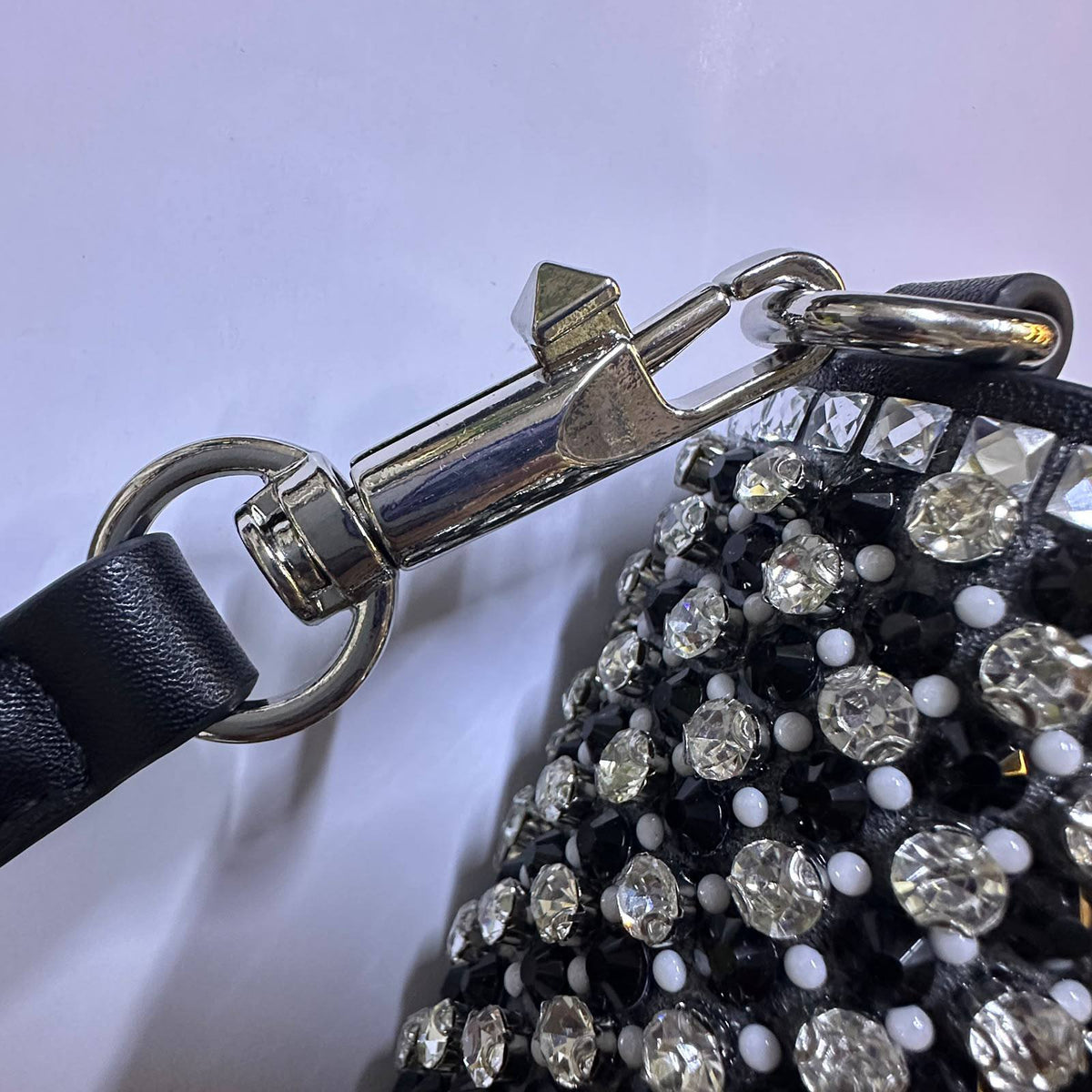 VALENTINO 

COPY ONE 

NEW CAME 

WITH BOX 
195 dhs🇦🇪🇦🇪

Zain39
Zain295
♥️♥️♥️
