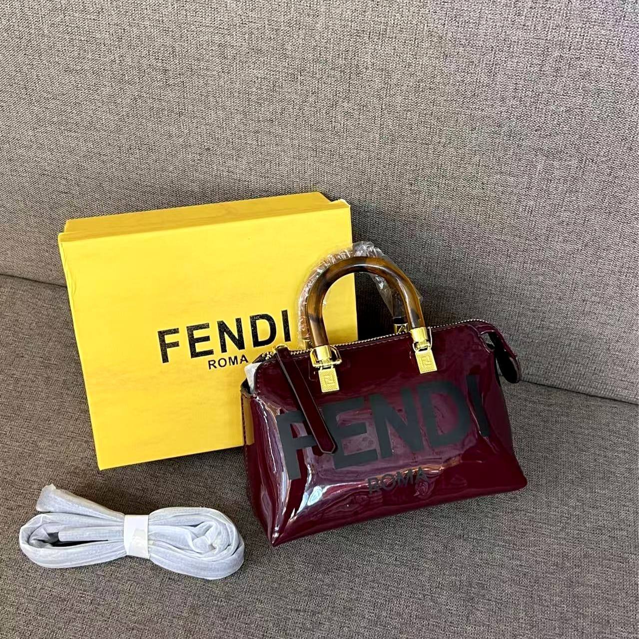 Fendi

100Dhs🇦🇪🇦🇪

Withbox

Zain26
♥️♥️♥️