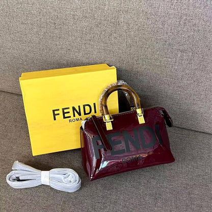 Fendi

100Dhs🇦🇪🇦🇪

Withbox

Zain26
♥️♥️♥️