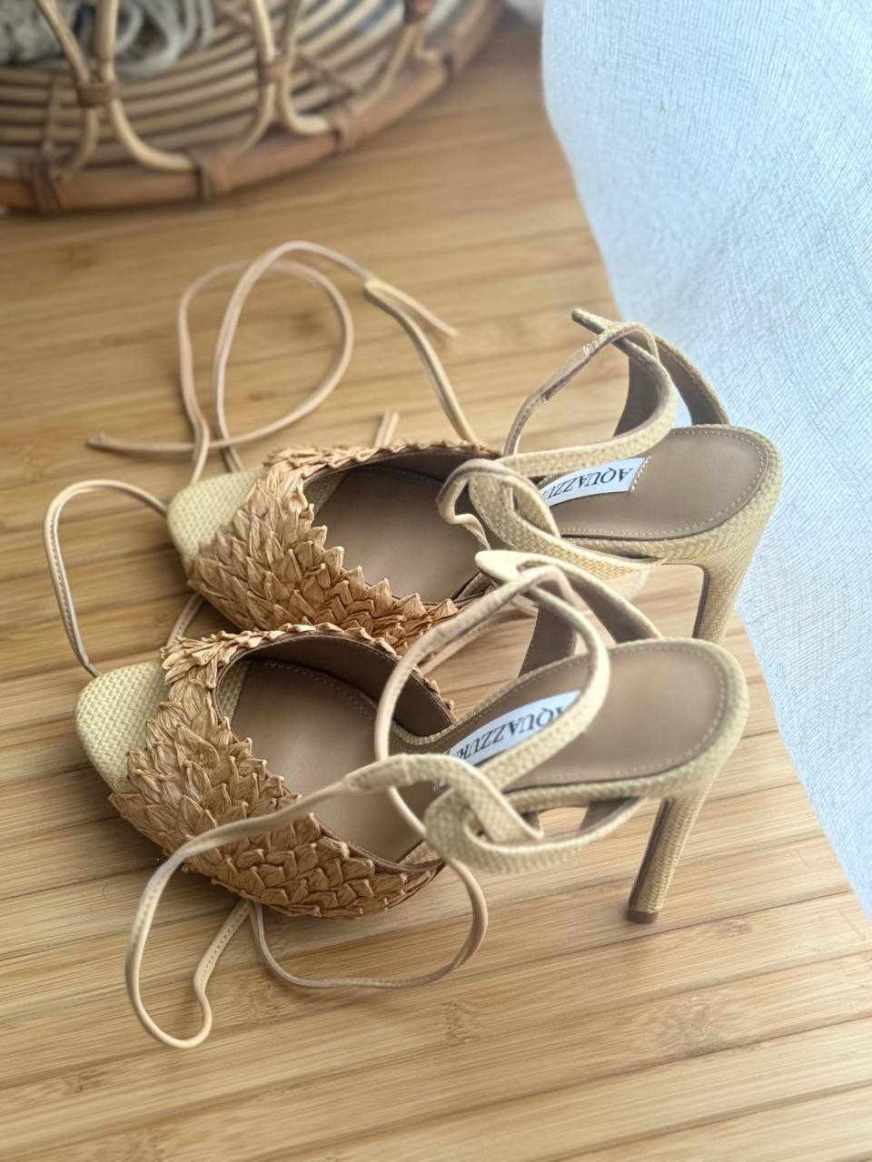 Aquazzura
AAA Quality
𝗦𝗶𝘇𝗲 𝟯𝟲 𝘁𝗼𝗼 𝟰𝟮 
550 dhs💓

Zain303
♥️♥️♥️