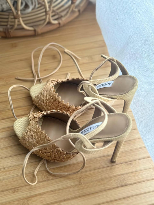 Aquazzura
AAA Quality
𝗦𝗶𝘇𝗲 𝟯𝟲 𝘁𝗼𝗼 𝟰𝟮 
550 dhs💓

Zain303
♥️♥️♥️