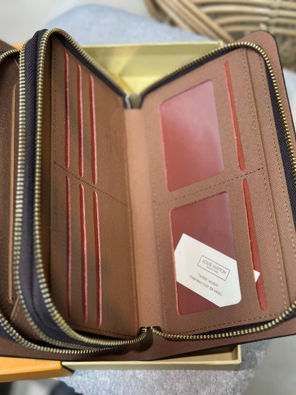 LV
Good quality 
with box
🎁🎁🎁

110 dhs🇦🇪

Zain186
♥️♥️♥️