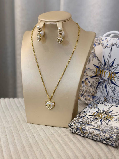 DIOR 🤍
* ⁠↗️ *Super Master Quality ®️*⬆️
* DIOR Petit CD Baroque Heart 🤍 m PENDANT & EARINGS

*170 dhs✅*  with *Normal* Box & Bag
*190 dhs✅*  with2 *Orignal* Packaging 🎁

Zain209
♥️♥️♥️