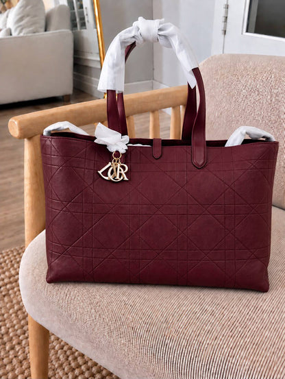 DIOR  

SUPER MASTER QUALITY 
Size :41 cm
AVAILABLE 

For Price 👇 WhatsApp✅
0568585901 
0507557372
0552275751 Owner Zain 👌

Zain307
♥️♥️♥️
