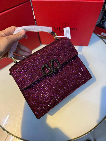 VALENTINO 

100 dhs✅

with box
🎁🎁🎁

Zain90
♥️♥️♥️
