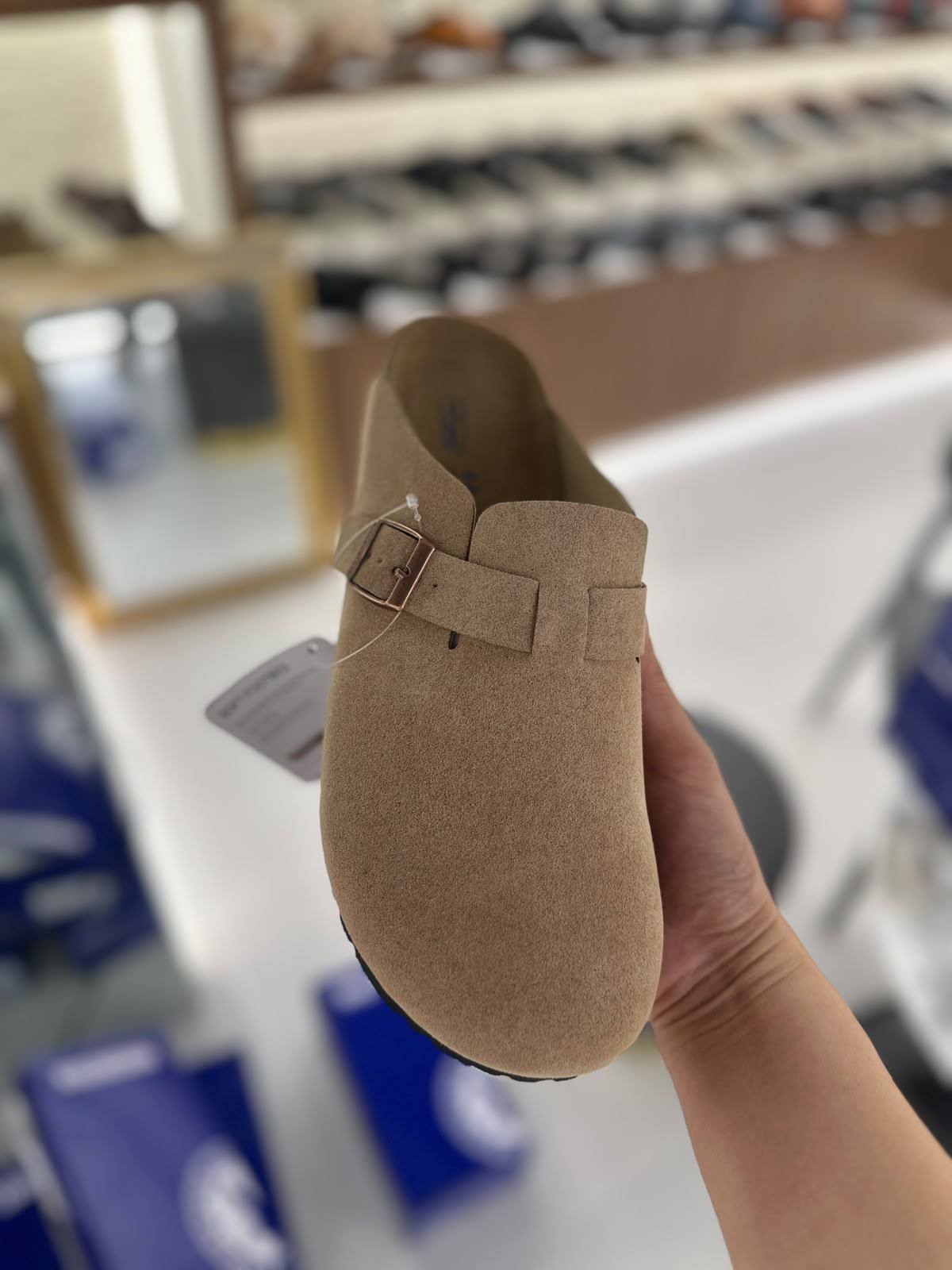 Uggs
Slippers 

High quality 

size 40-46 
100 dhs🇦🇪🇦🇪

Zain132
♥️♥️♥️