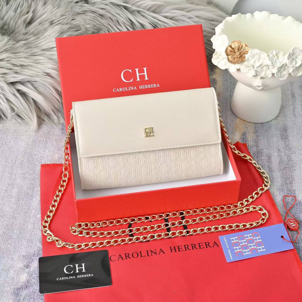 LV

withbox 
🎁🎁🎁

19 CM
90 dhs🗽

Zain143
♥️♥️♥️