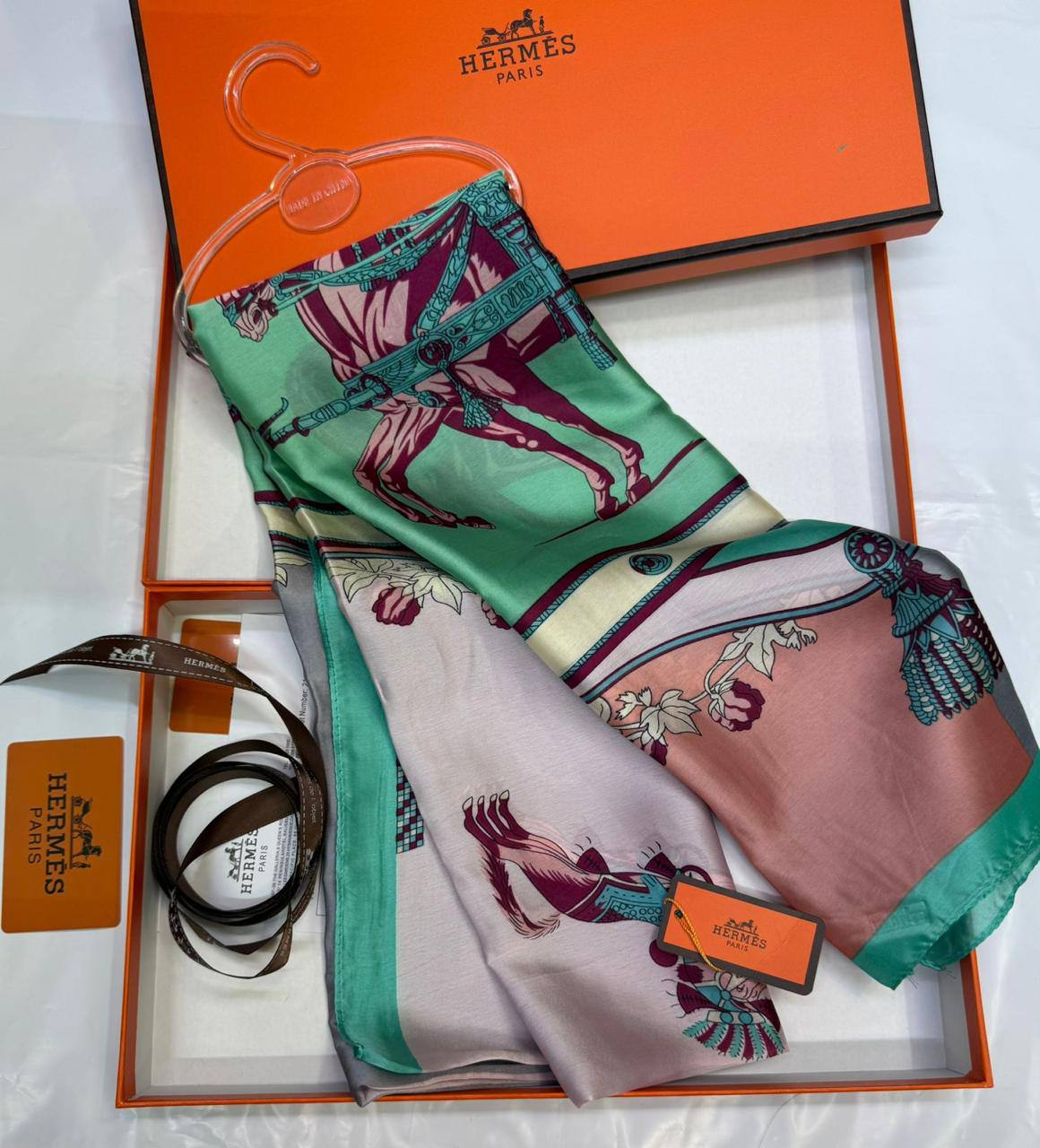 Hermes
Silk scarf 
40 dhs✅
55 dhs✅ 

with box🎁🎁🎁

Zain93
♥️♥️♥️