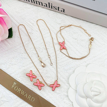 CHOUMET SET 
MASTER ✨💫
NECKLACE
BRACELET 
EARRING
160 DHS🇦🇪🇦🇪
WITH BOX AND PAPER BAG🛍️🎁

Zain89
❣️❣️❣️