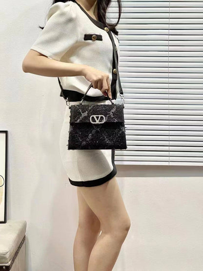 Valentino 

115 dhs❣️

with box
🎁🎁🎁

Zain157
♥️♥️♥️