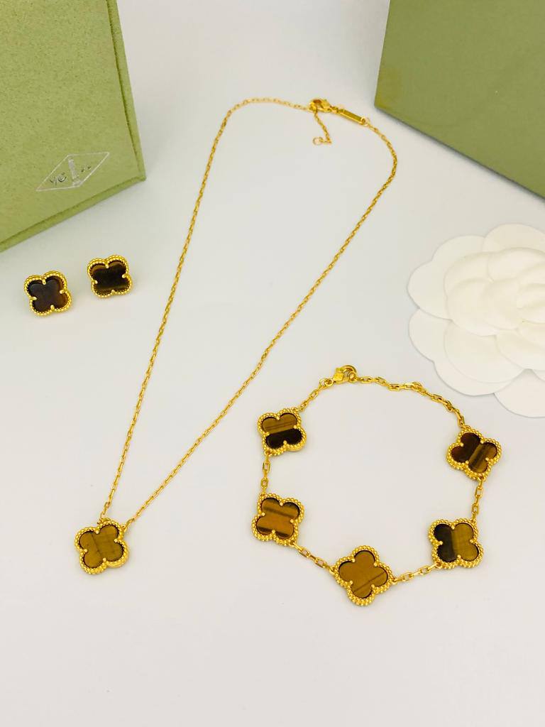 VCA SET 
NECKLACE 
BRACELET 
EARRINGS
150 DHS✅
 WITH BOX AND PAPER BAG🛍️🎁
SEPARATE

Zain89
♥️♥️♥️