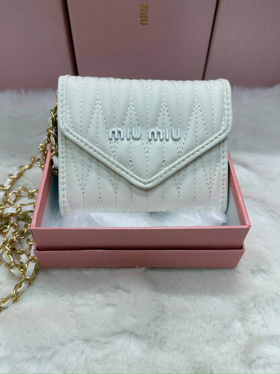 NEW CAME 
MIU MIU BAG
GOOD QUALITY 

40 dhs❣️

WITHBOX
🎁🎁🎁

Zain40
♥️♥️♥️