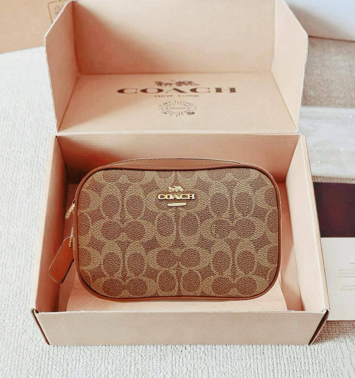 COACH 
HIGH QUALITY 
WITH BOX 

90 dhs💓

Zain17
♥️♥️♥️