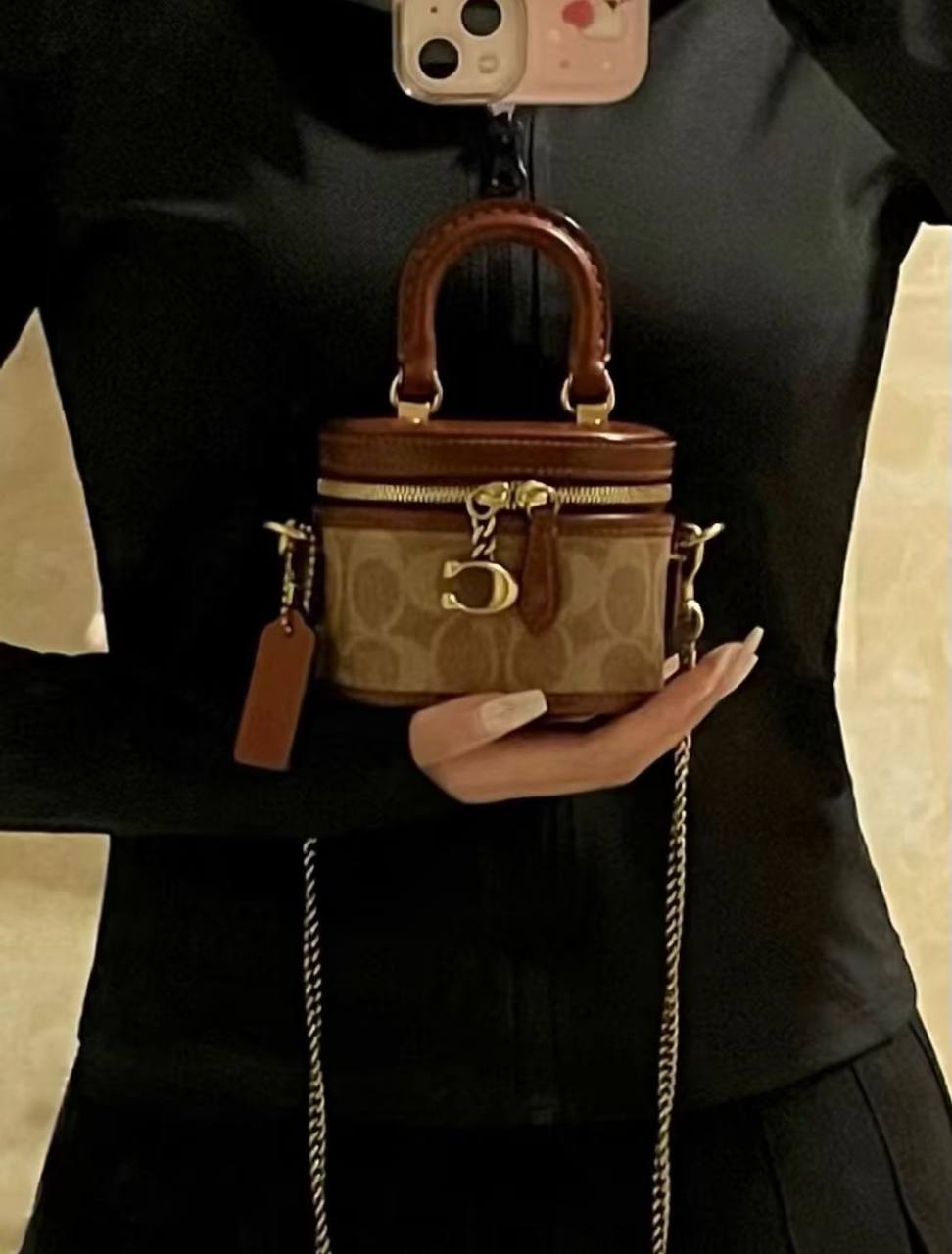 Coach
110 dhs💓

size：15cm
High-quality 

with box
🎁🎁🎁

Zain35
♥️♥️♥️