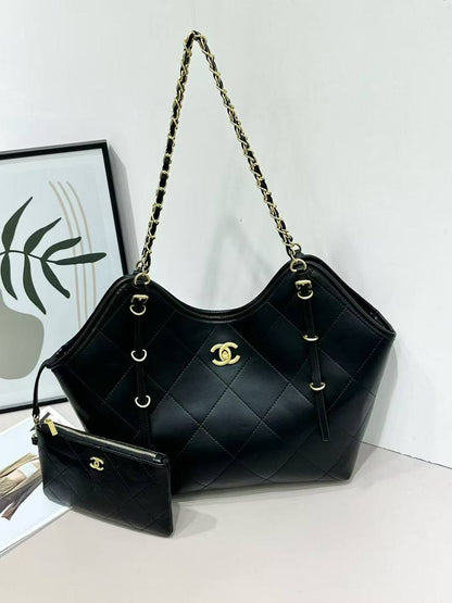 CHANEL 
SIZE  ………31CM🥰
100 dhs🇦🇪

Zain244
♥️♥️♥️