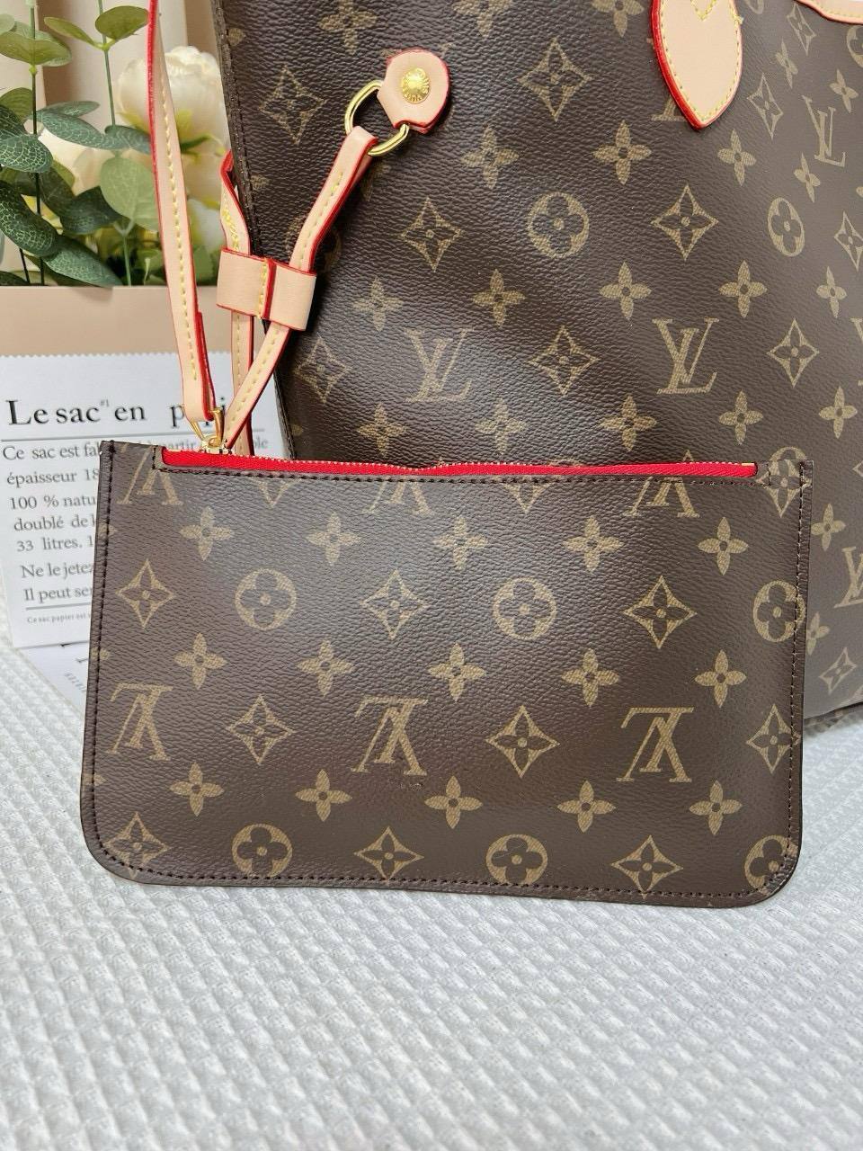 LV
42 cm 

with box 🎁🎁🎁

105 dhs👑

Zain17
♥️♥️♥️
