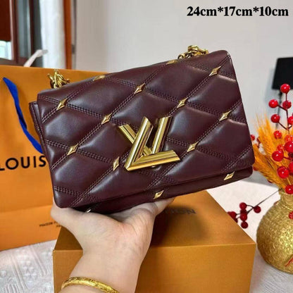 LV 
COPY ONE  

WITH BOX 
🎁🎁🎁

140 dhs🪙🖤

Zain39
♥️♥️♥️