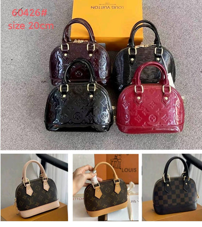 LV
85 dhs🪙🌨️
with box
🎁🎁🎁

size 20cm

Zain26
♥️♥️♥️