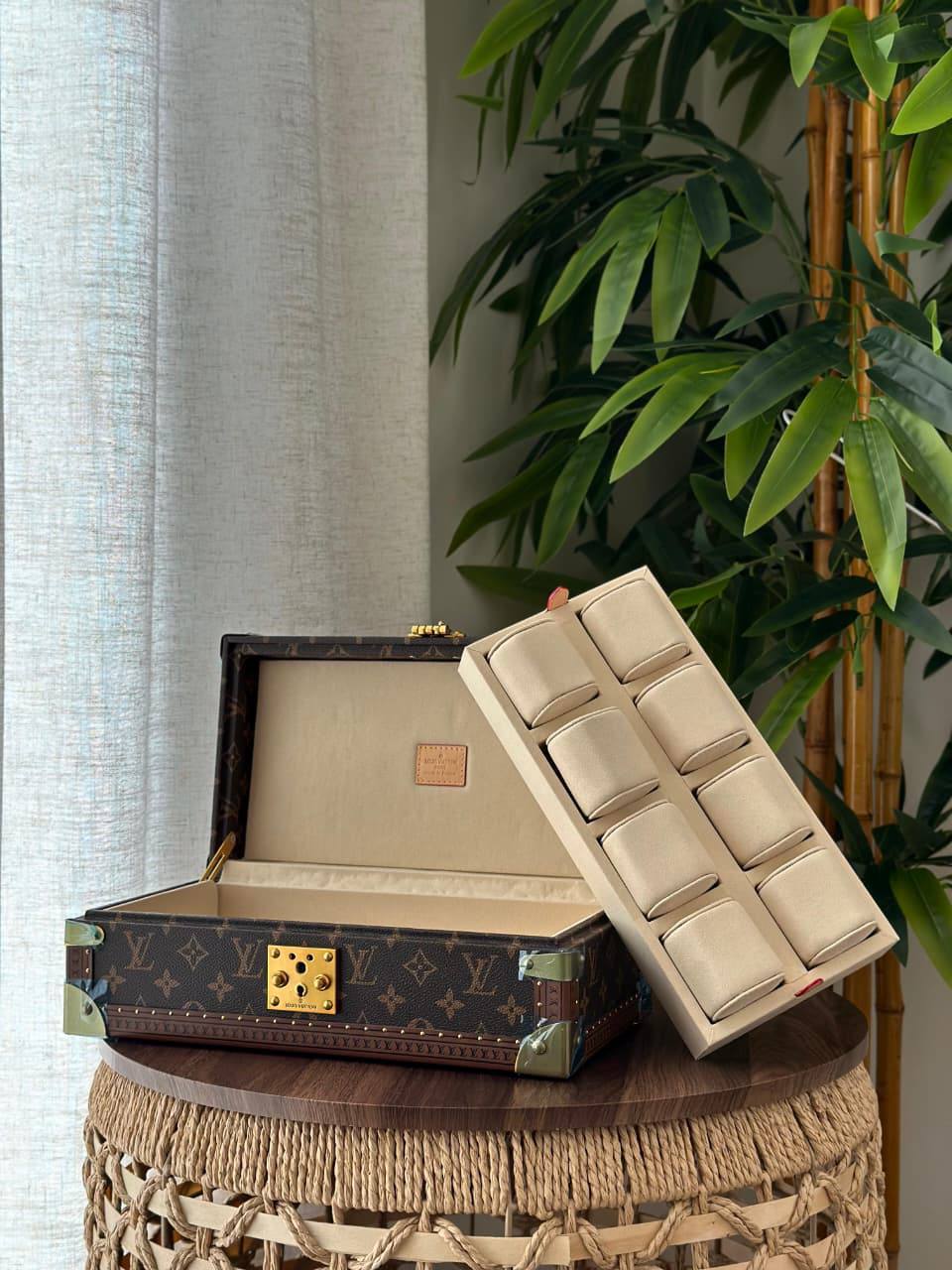LOUIS VUITTON 
*❗️WATCH BOX❗*
*SUPER MASTER QUALITY ❗*
950 dhs✅
*WITH  PAPERBAG❗*

Zain267
♥️♥️♥️