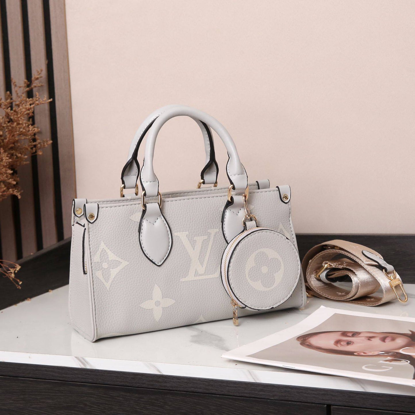 LV
with box
🎁🎁🎁

115 dhs🗽
👌👌

Zain143
♥️♥️♥️