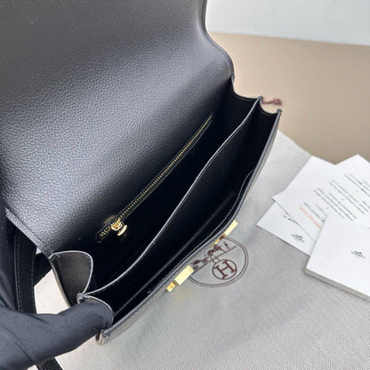 HERMES 
 GOOD QUALITY 
WITH BOX 
🎁🎁🎁

120 dhs✅

Zain295
♥️♥️♥️